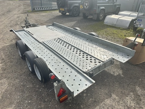 39 Used Trailers CT136