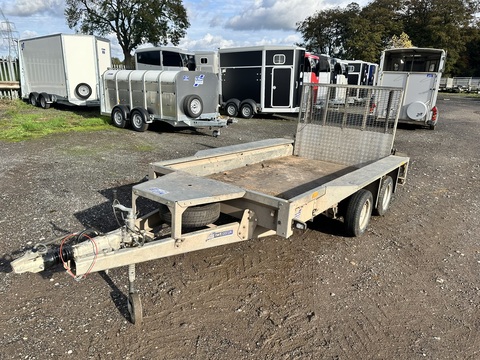 13 Used Trailers GX105